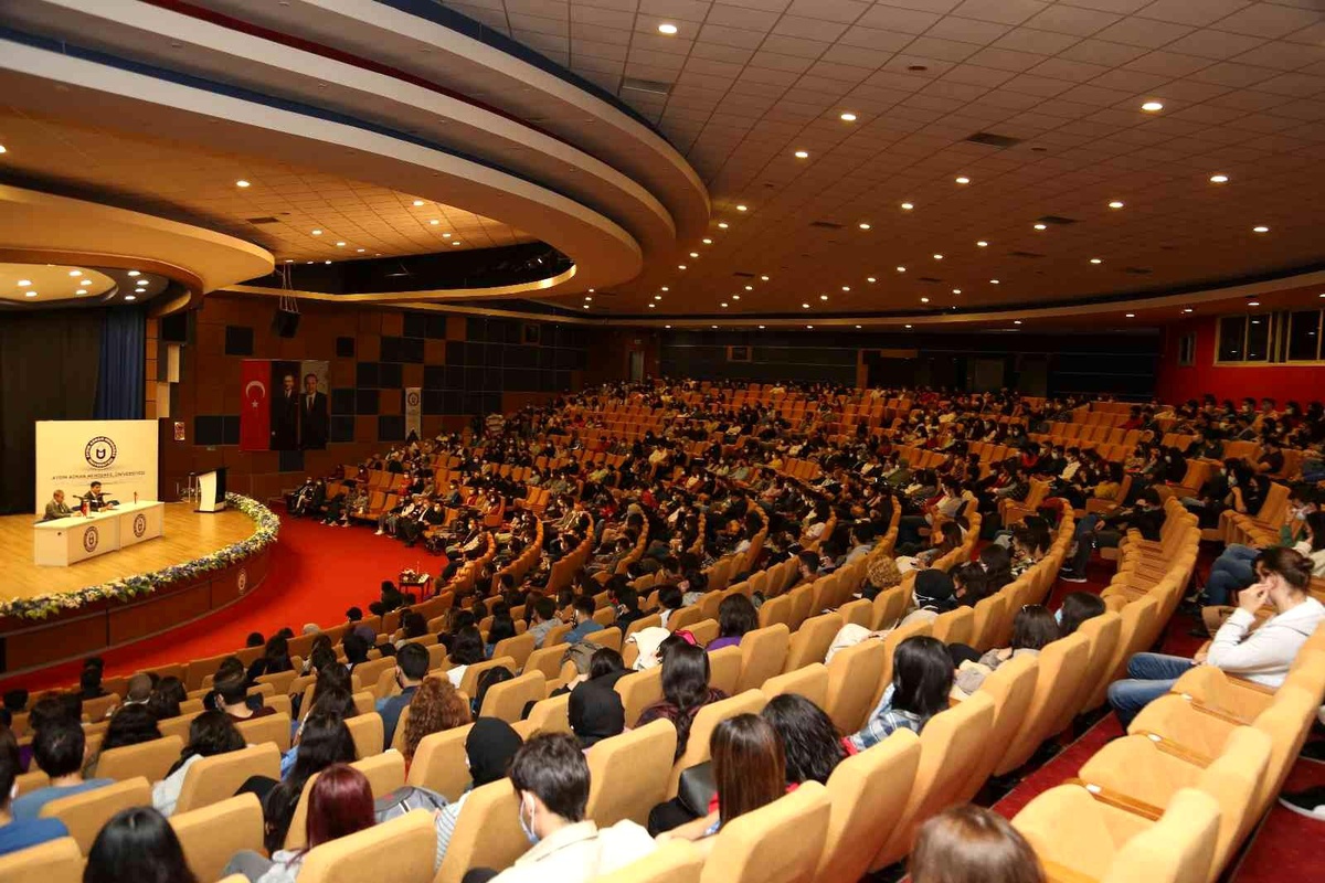ADÜ Rektörü Aldemir, Eğitim Fakültesi öğrencileri ile bir araya geldi