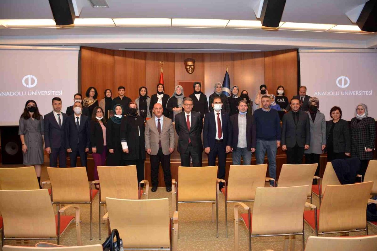 Anadolu Üniversitesi\'nde "Yunus Emre\'den Esintiler Paneli" gerçekleştirildi