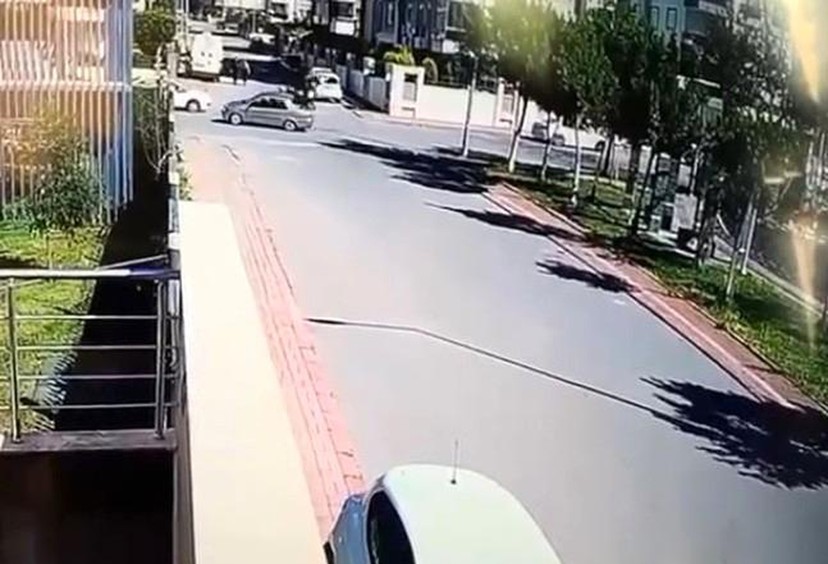 Antalya\'da otomobil ile çarpışıp takla atanların polis değil vatandaş olduğu anlaşıldı