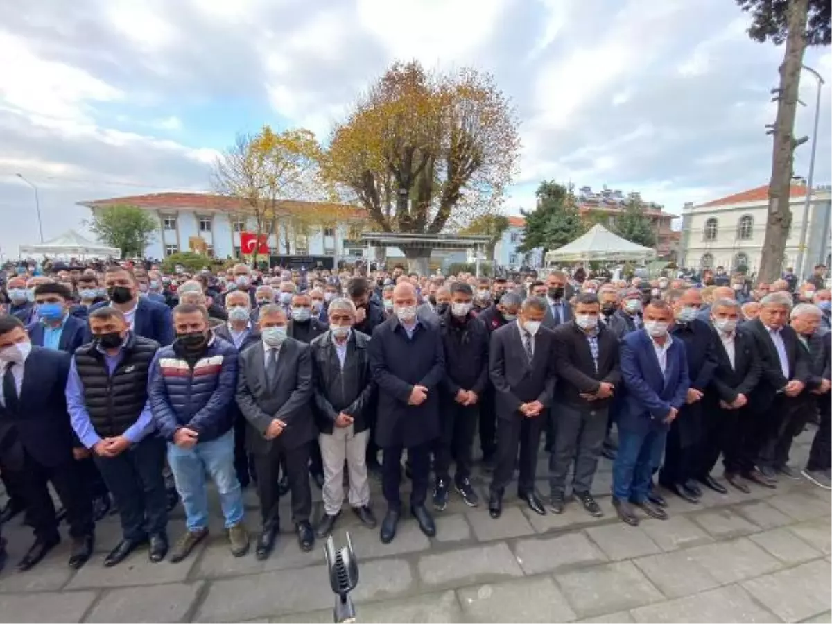 Son dakika haberleri! BAKAN SOYLU, SELDE KAYBOLANLAR İÇİN KILINAN GIYABİ CENAZE NAMAZINA KATILDI