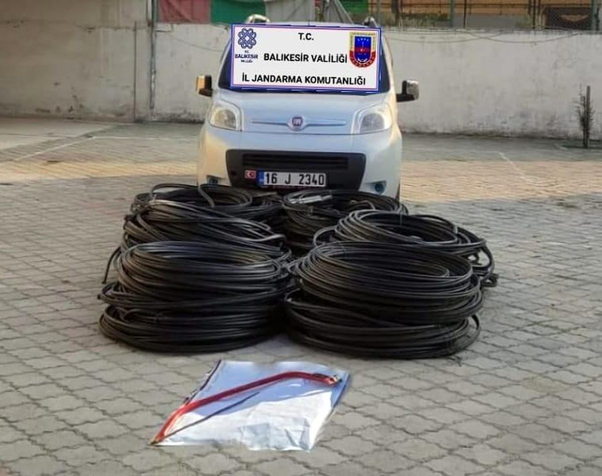 Balıkesir\'de kablo çalan 4 zanlıya tutuklama