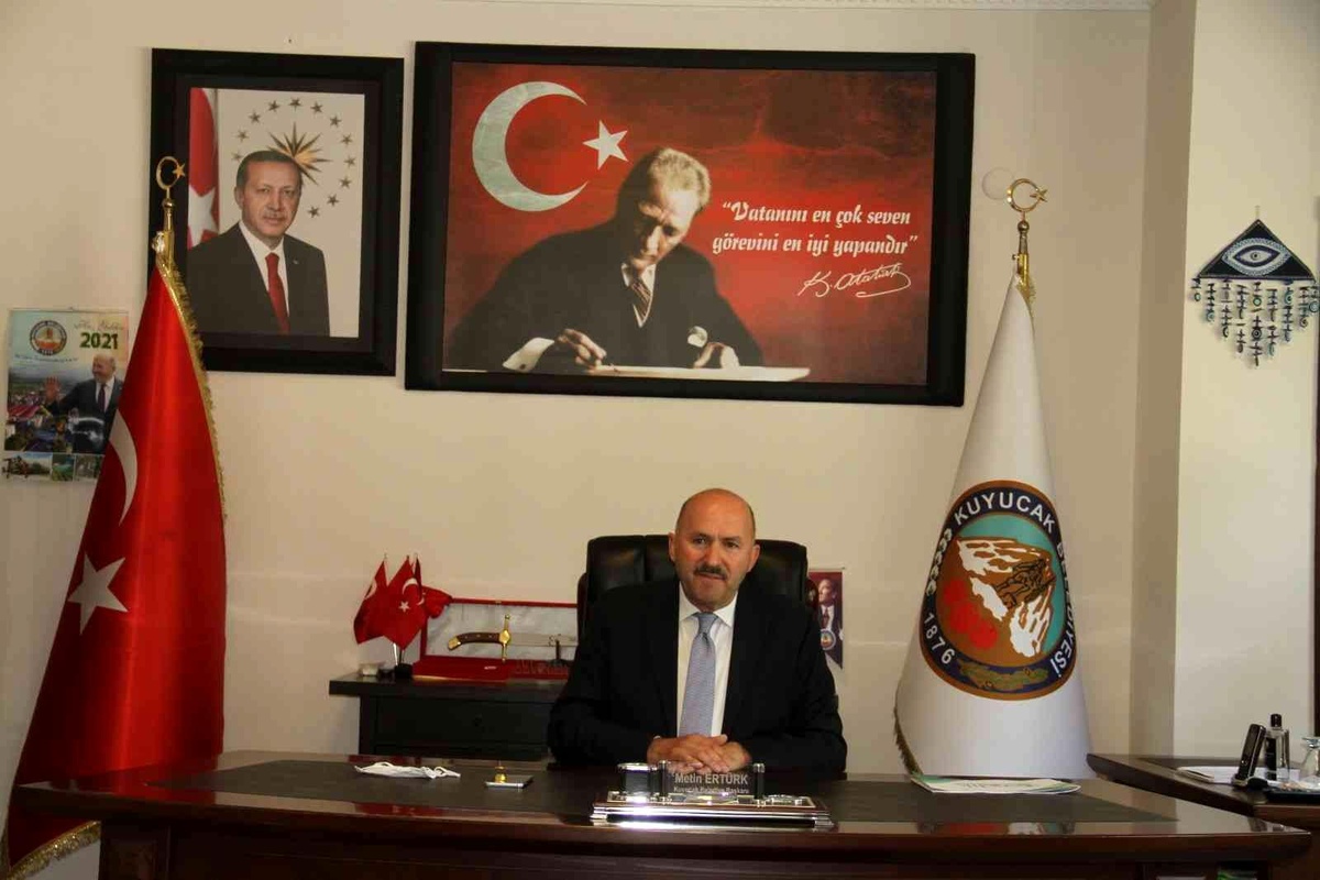 Başkan Ertürk, "AK Parti millete hizmet yolunda emin adımlarla yürüyor"