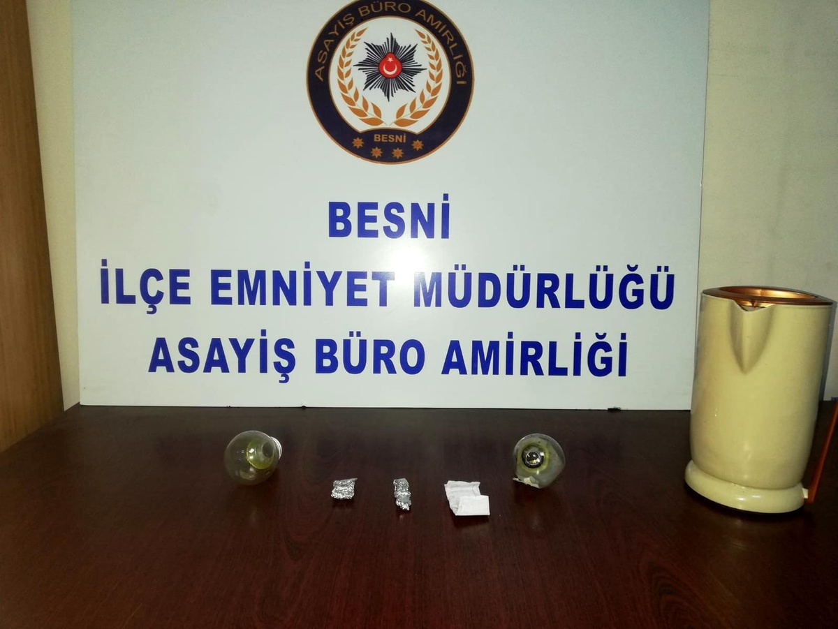 Besni\'de 12 şahıs uyuşturucudan gözaltına alındı