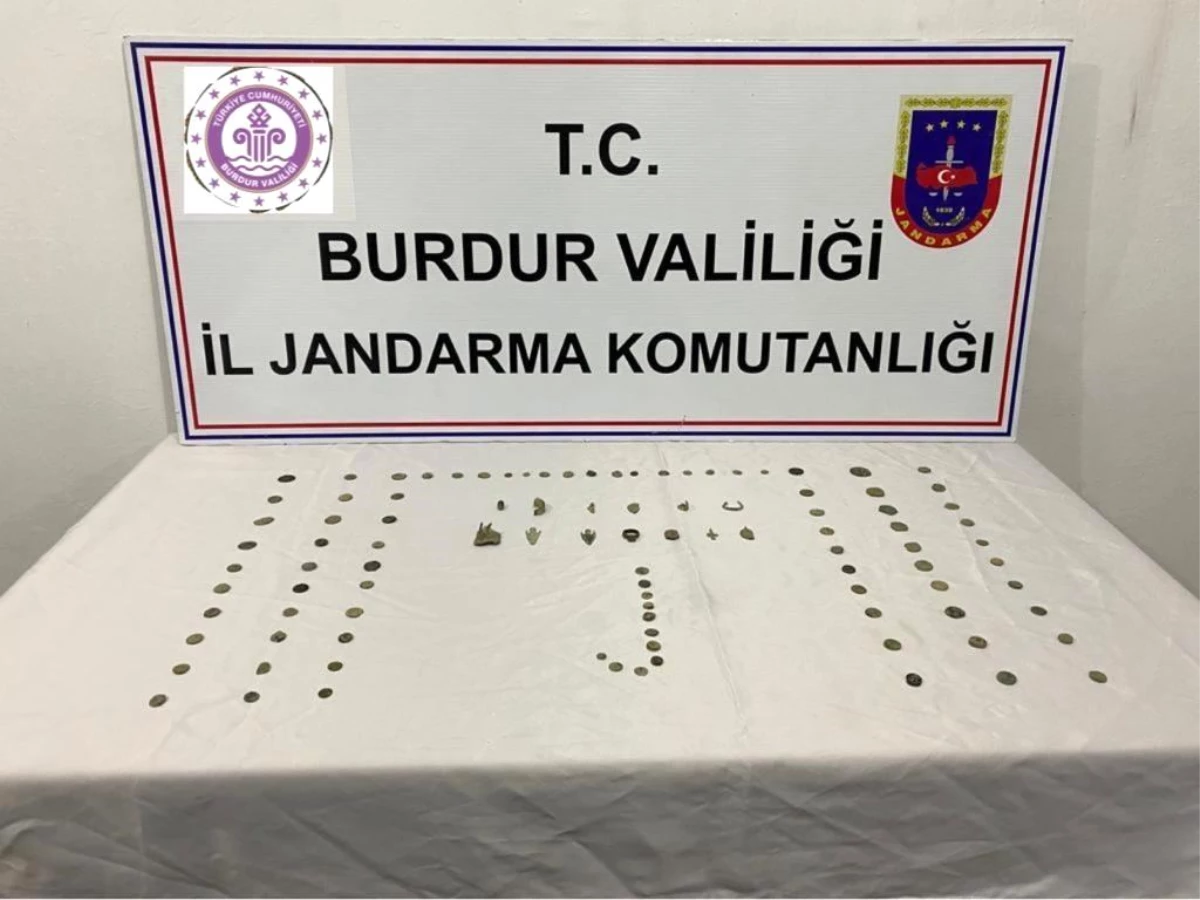 Burdur\'da durdurulan araçtan 100 adet tarihi eser çıktı