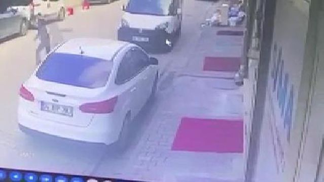 Son dakika haber... ESENLER'DE ECZA DEPOSUNA SİLAHLI SALDIRI KAMERADA