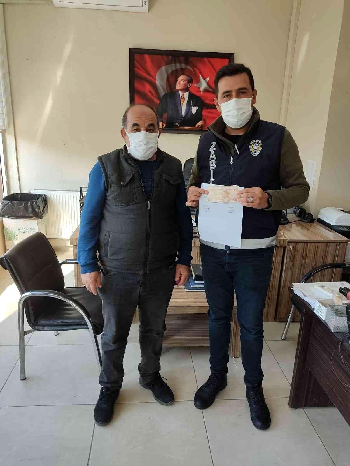 Ev kirası parasını düşürdü, zabıta ekipleri teslim etti