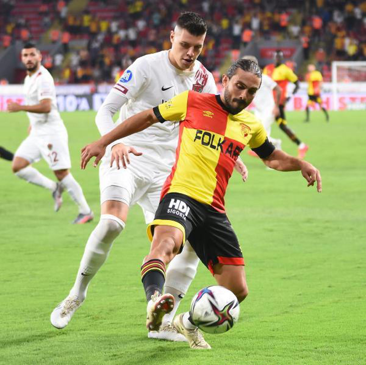 Göztepe Halil\'i bekliyor