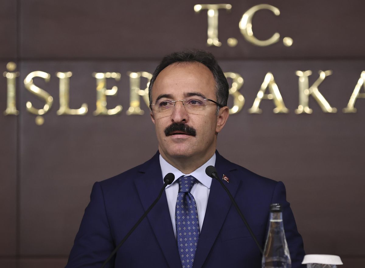 Son dakika haberi... İçişleri Bakanlığı Sözcüsü Çataklı, ekim ayındaki iç güvenlik operasyonlarında 98 teröristin etkisiz hale getirildiğini bildirdi.