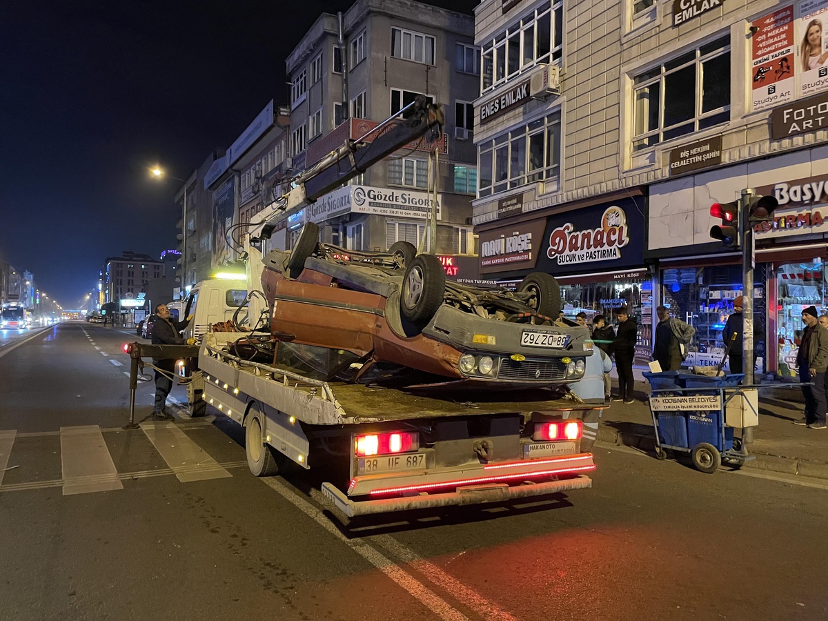 Son dakika haber! Kayseri\'de trafik kazasında 4 kişi yaralandı