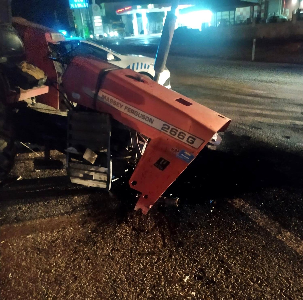 Son dakika haberi: Kaza yapan traktör ikiye bölündü