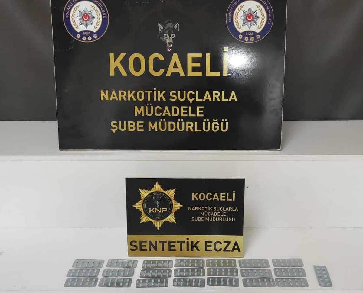 Son dakika... Kocaeli\'de sentetik ecza ele geçirilen operasyonda 5 şüpheli yakalandı