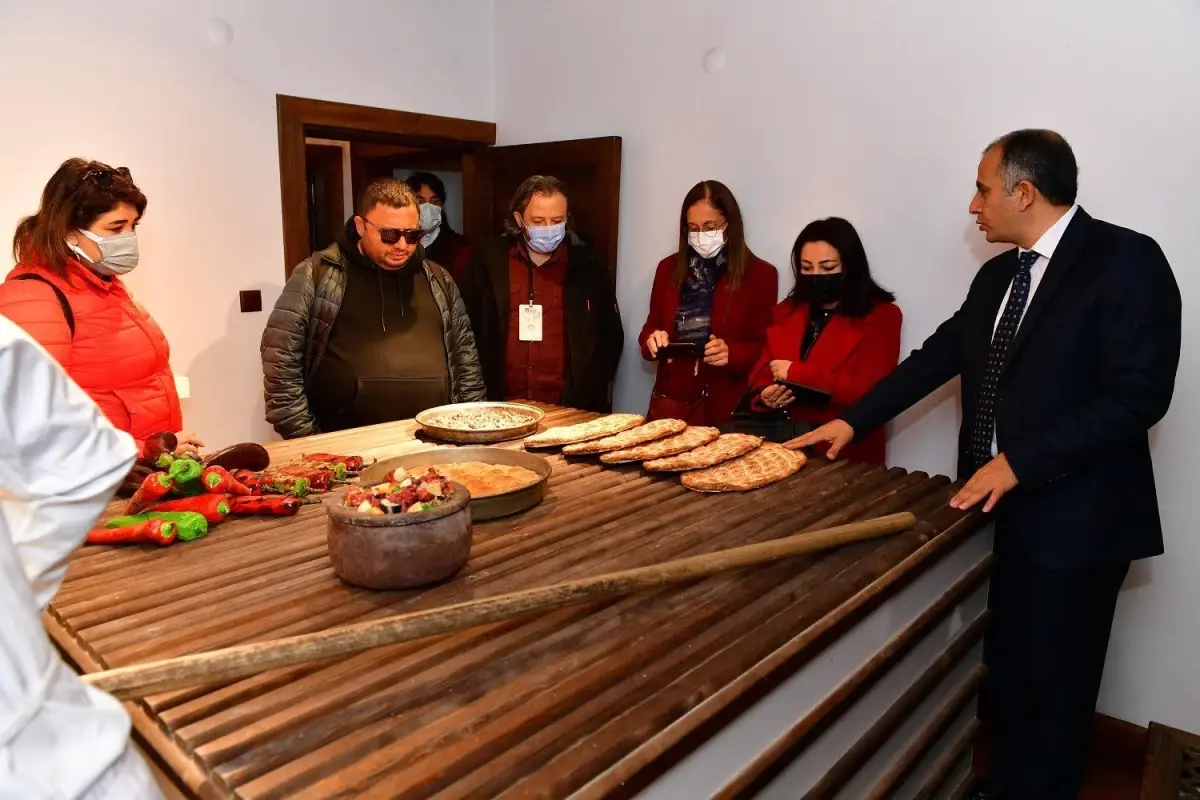 "Konakları, Müzeleri ve Kayısı Çekirdeği Kahvesini Çok Beğendik"