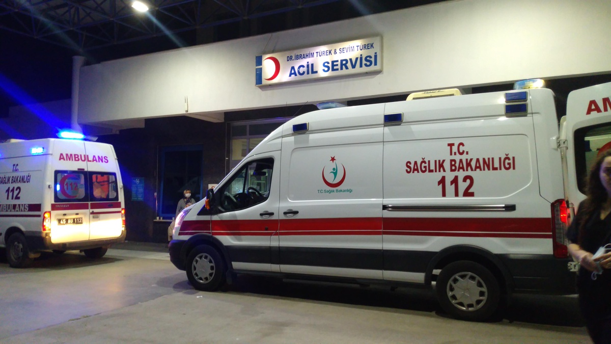 Manisa\'da içeceğine uyku ilacı attıkları kişinin parasını çalan 2 kadın, yakalandı