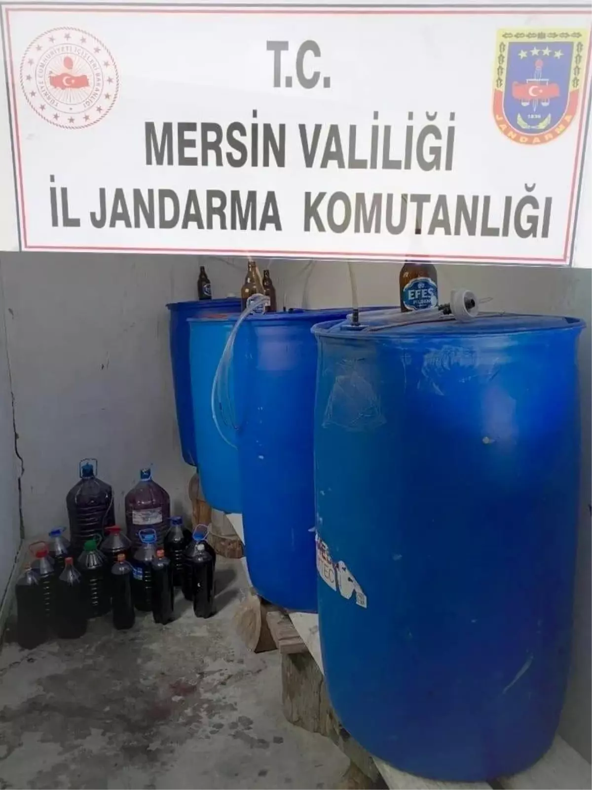 Mersin\'de bin 75 litre kaçak içki ele geçirildi