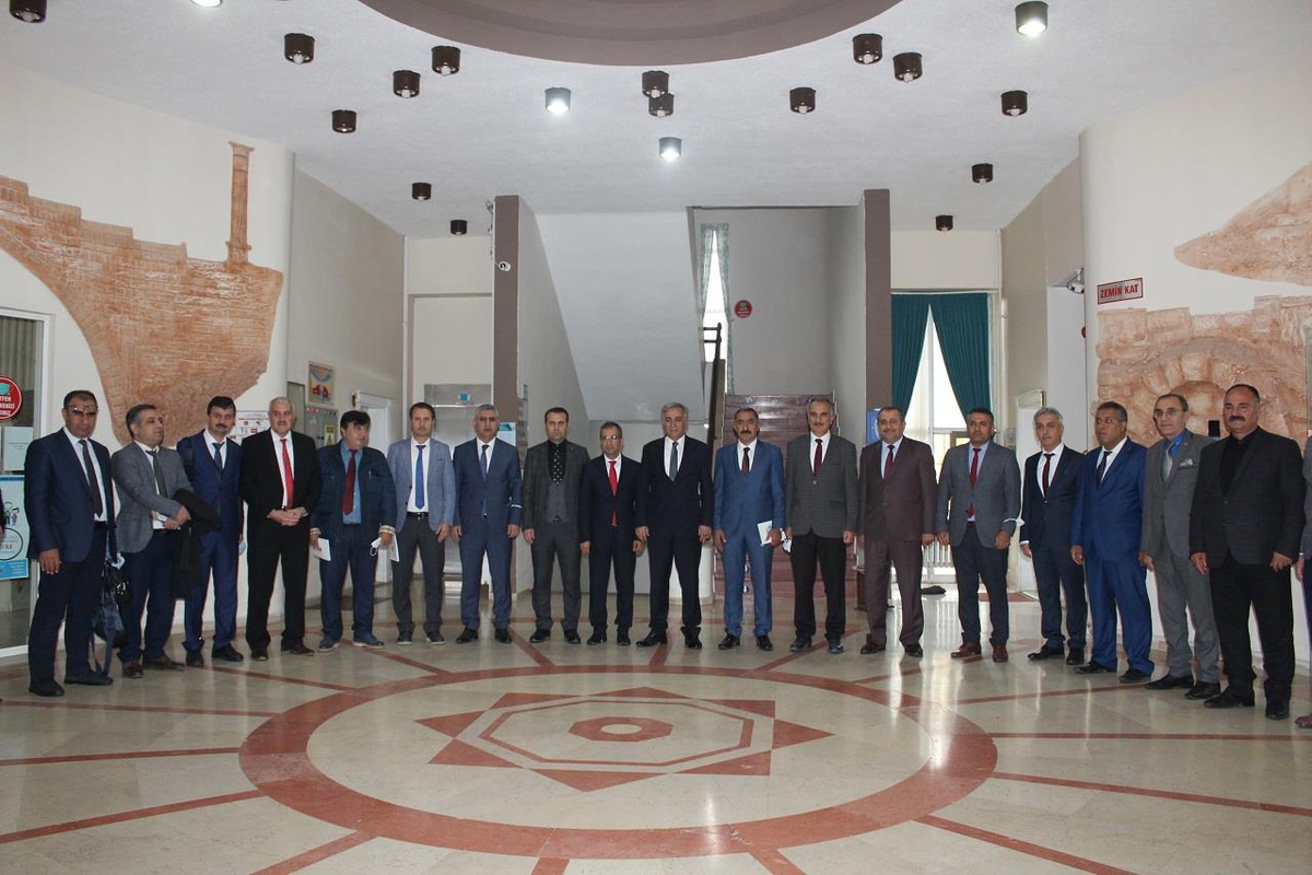 Milli Eğitim Müdürleri Kahta\'da bir araya geldi