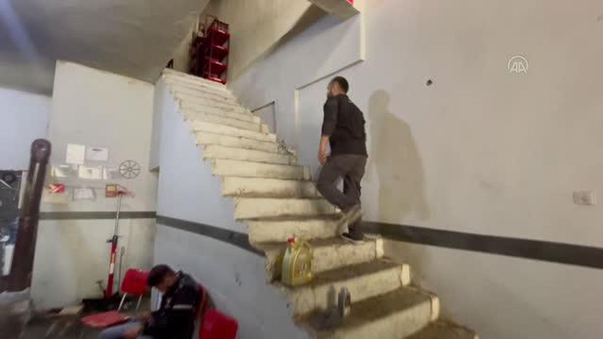 Motor ustası, iş yerinin ikinci katını güvercinlerine tahsis etti