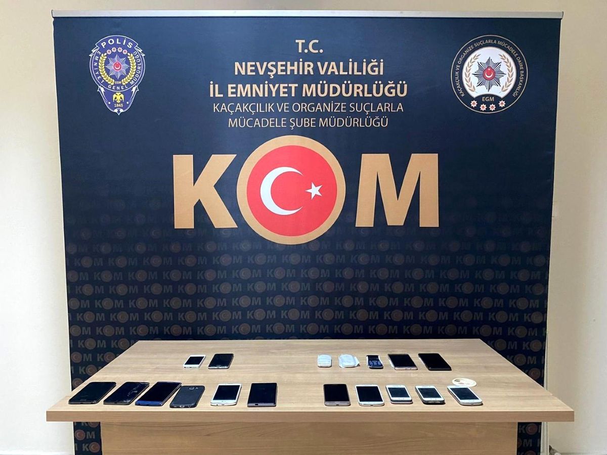 Nevşehir\'de eş zamanlı kaçak cep telefonu operasyonu