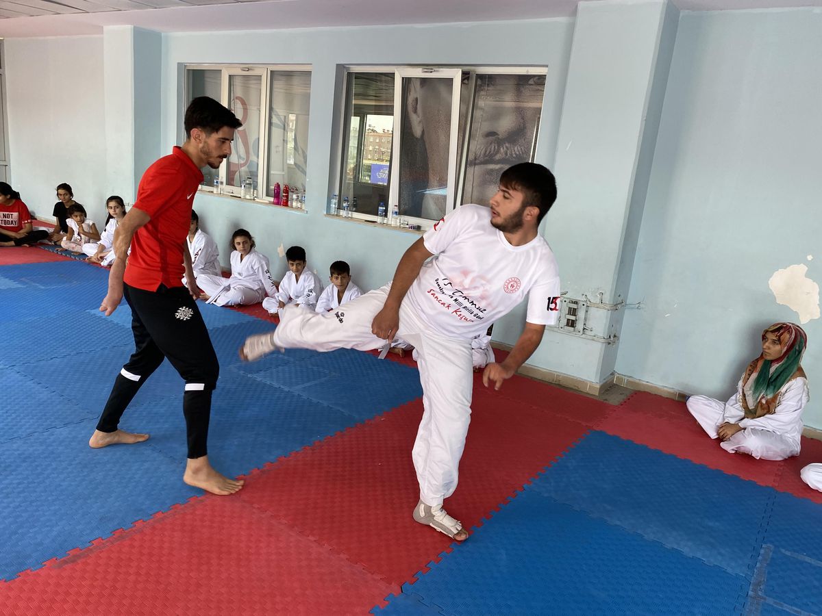Para tekvandocu Samet, adını dünyaya duyurmak istiyor