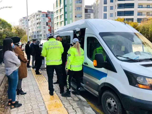 Polisten lise öğrencilerine trafik eğitimi