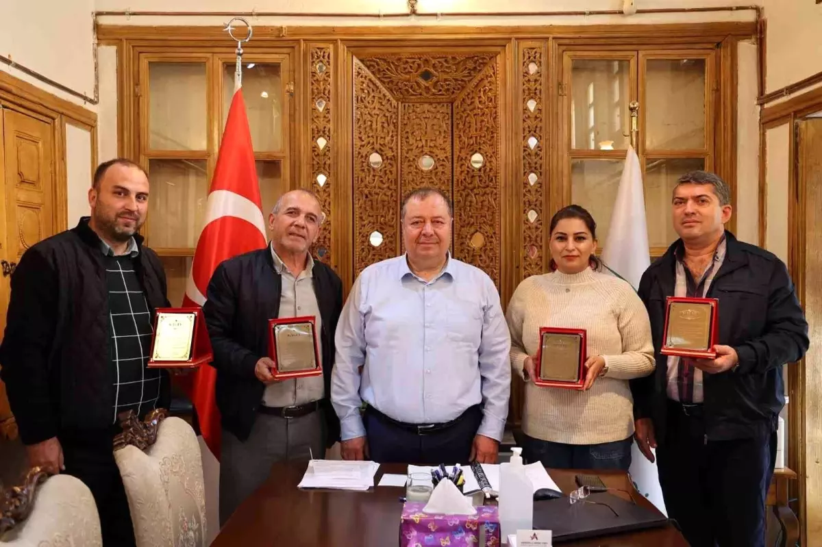 Ramazan\'dan Gıda Bankası çalışanlarına plaket