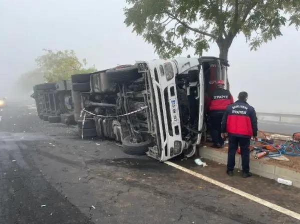 ŞANLIURFA'DA 2 TIR ÇARPIŞTI 1 YARALI