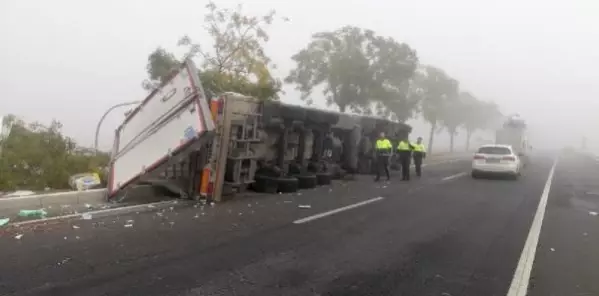 ŞANLIURFA'DA 2 TIR ÇARPIŞTI 1 YARALI