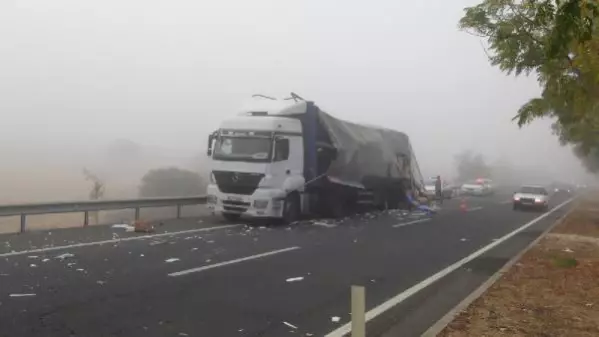 ŞANLIURFA'DA 2 TIR ÇARPIŞTI 1 YARALI