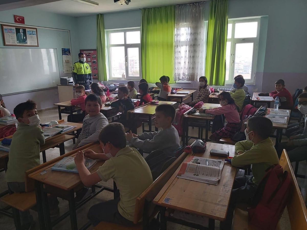 Suluova\'da öğrencilere trafik eğitimi verildi