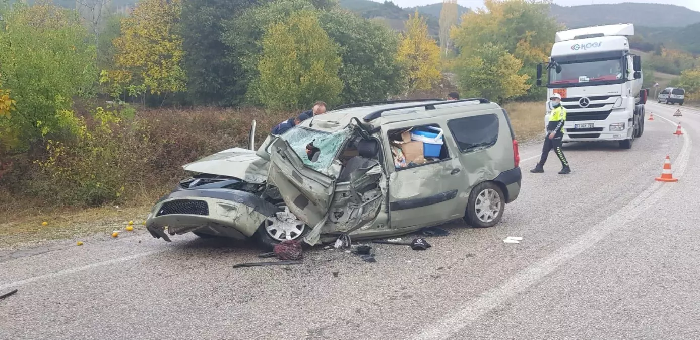 Son dakika haberleri! Tokat\'ta tır ile çarpışan otomobildeki bir kişi öldü, bir kişi yaralandı