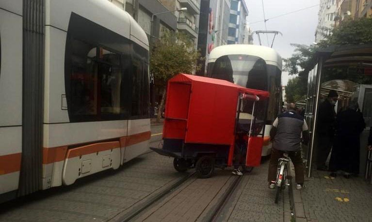 Yaya yollarını işgal eden moto kurye ve motosikletlere tepki