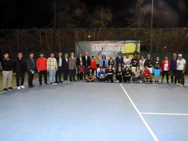 29 Ekim Cumhuriyet Kupası Tenis Turnuvası'nın kupaları sahiplerini buldu