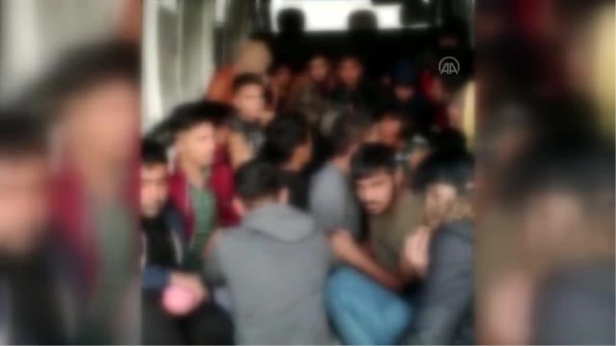 Afyonkarahisar ve Uşak\'ta 99 düzensiz göçmen ile 5 organizatör yakalandı