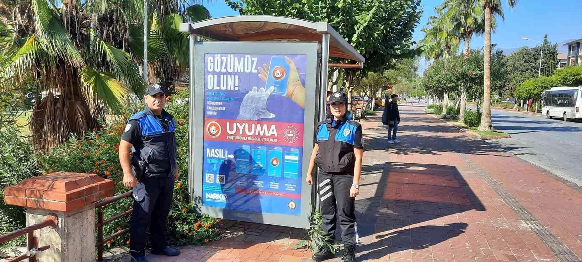 Alanya\'da 40 farklı noktaya UYUMA ve KADES afişi