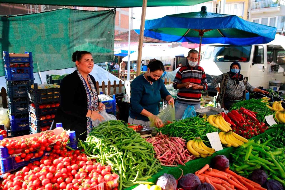 Başkan Çerçioğlu, Germencik Pazarı\'nı ziyaret etti
