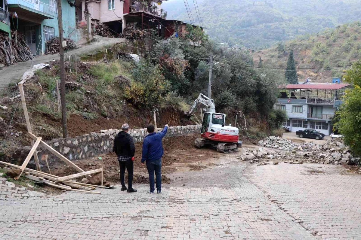 Başkan Özcan, Işıklar Mahallesi\'nde incelemelerde bulundu