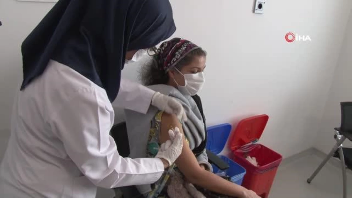 BioNTech aşısında 3. doz aşılama Ankara Şehir Hastanesi\'nde başladı