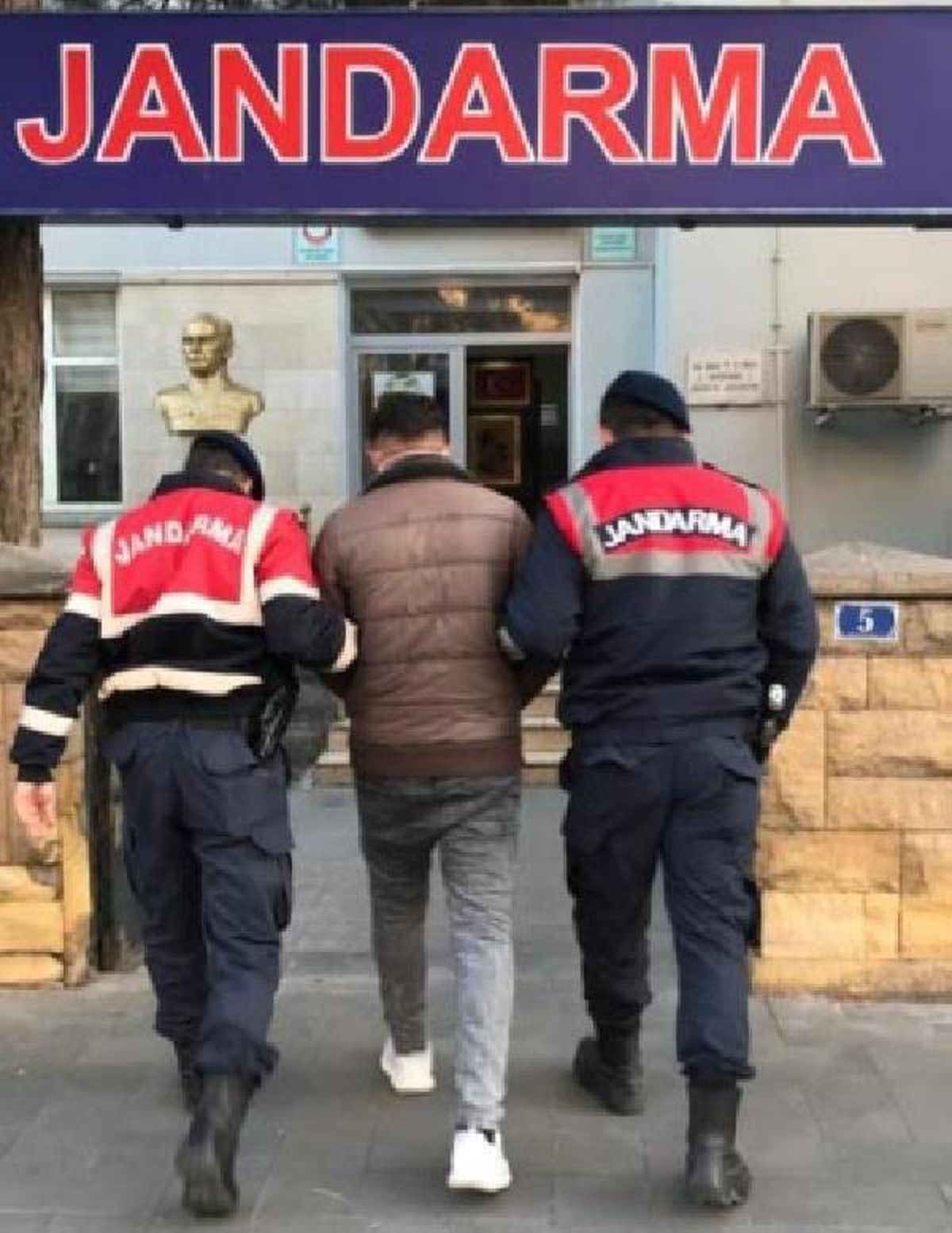 DEAŞ şüphelisi, saklandığı evde yakalandı