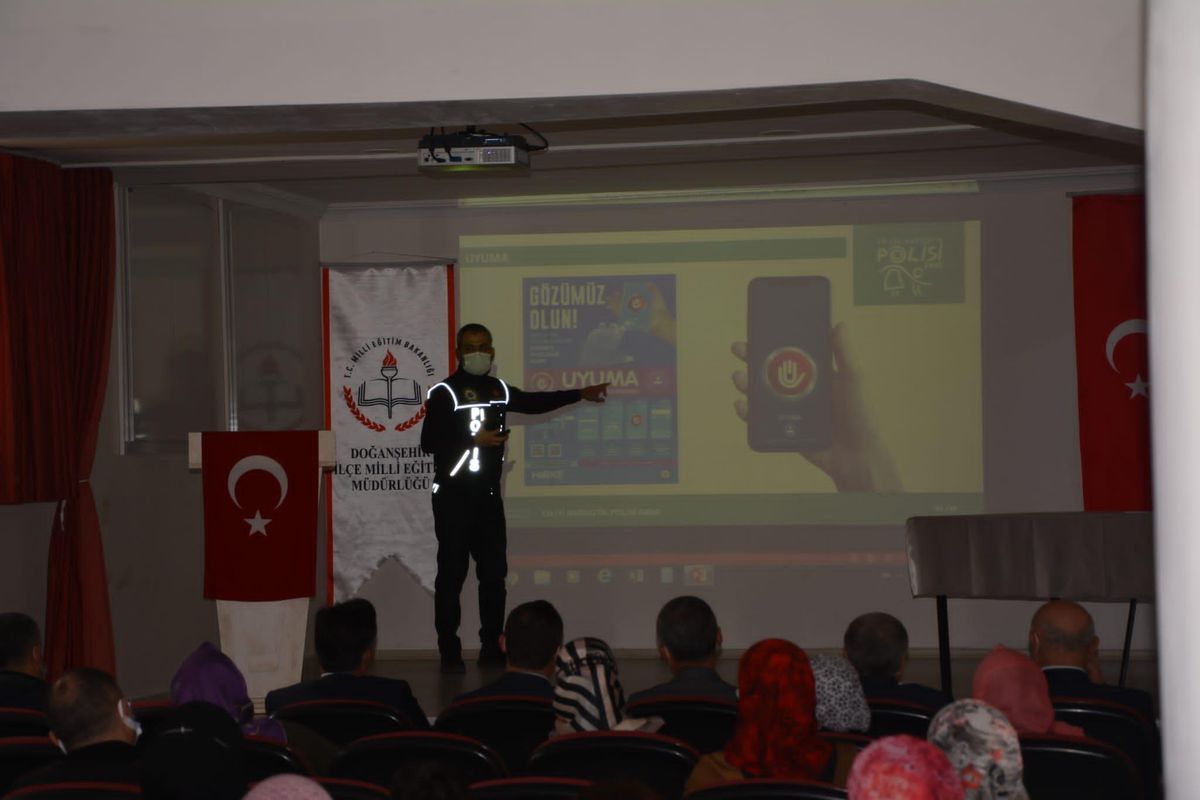 Doğanşehir\'de "En İyi Narkotik Polisi Anne" projesi kapsamında bilgilendirme yapıldı