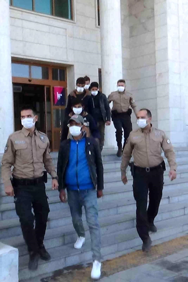 Hatay'da yasadışı yollarla Türkiye'ye giren 8 kişi yakalandı