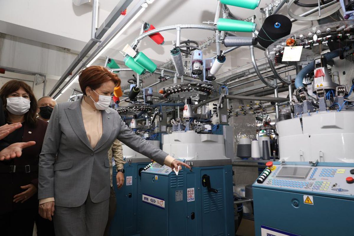 İYİ Parti Genel Başkanı Akşener, Ankara\'da çorap fabrikasını ziyaret etti