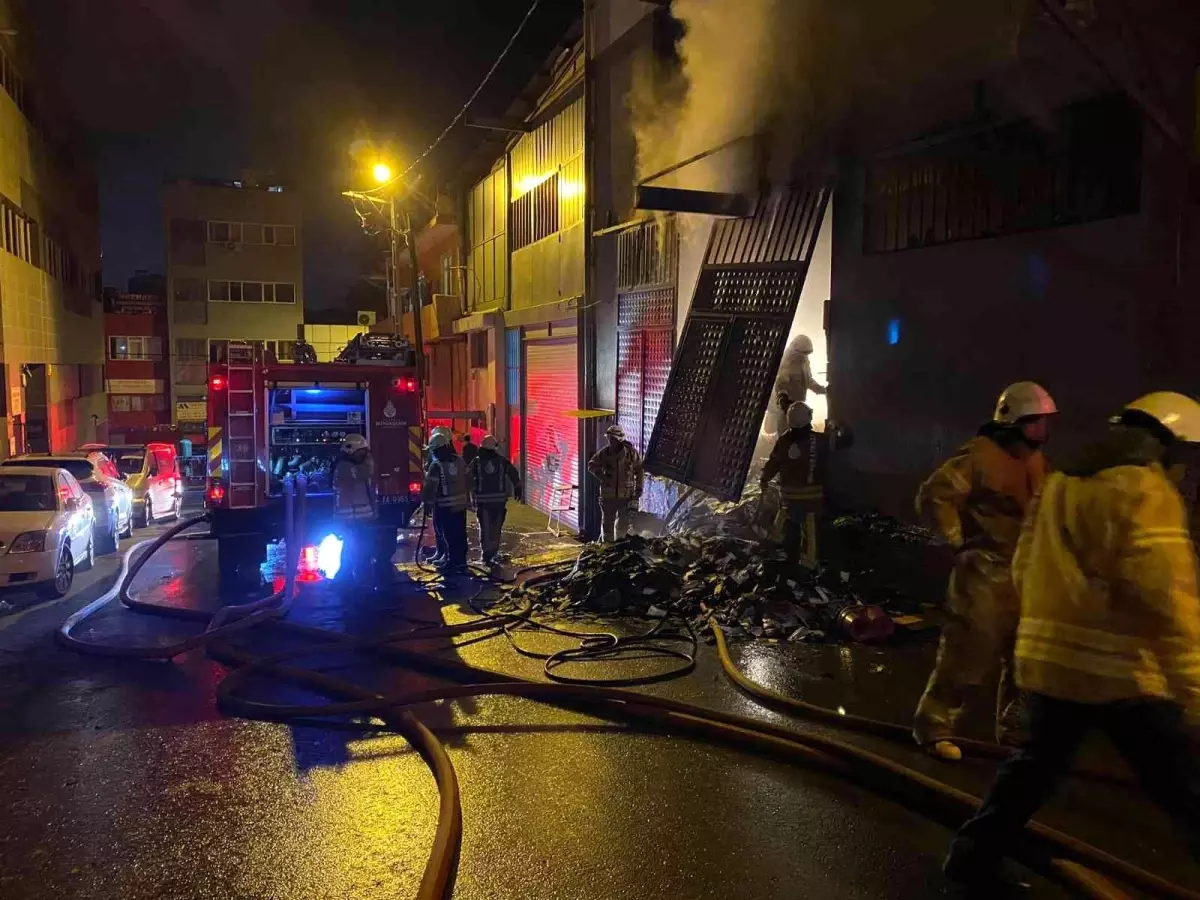 Son dakika haberi: Kağıthane\'de medikal üretim merkezinde yangın