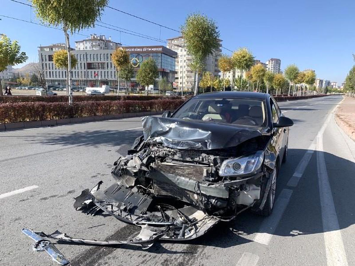 Son dakika haberi... Kayseri\'de trafik kazası: 2 yaralı