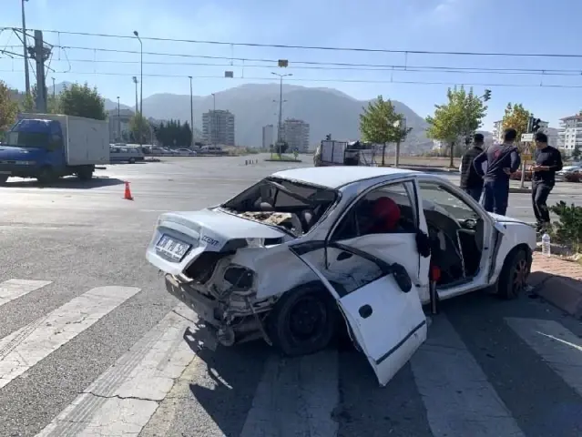 son dakika haberi kayseri de trafik kazasi 2 yarali