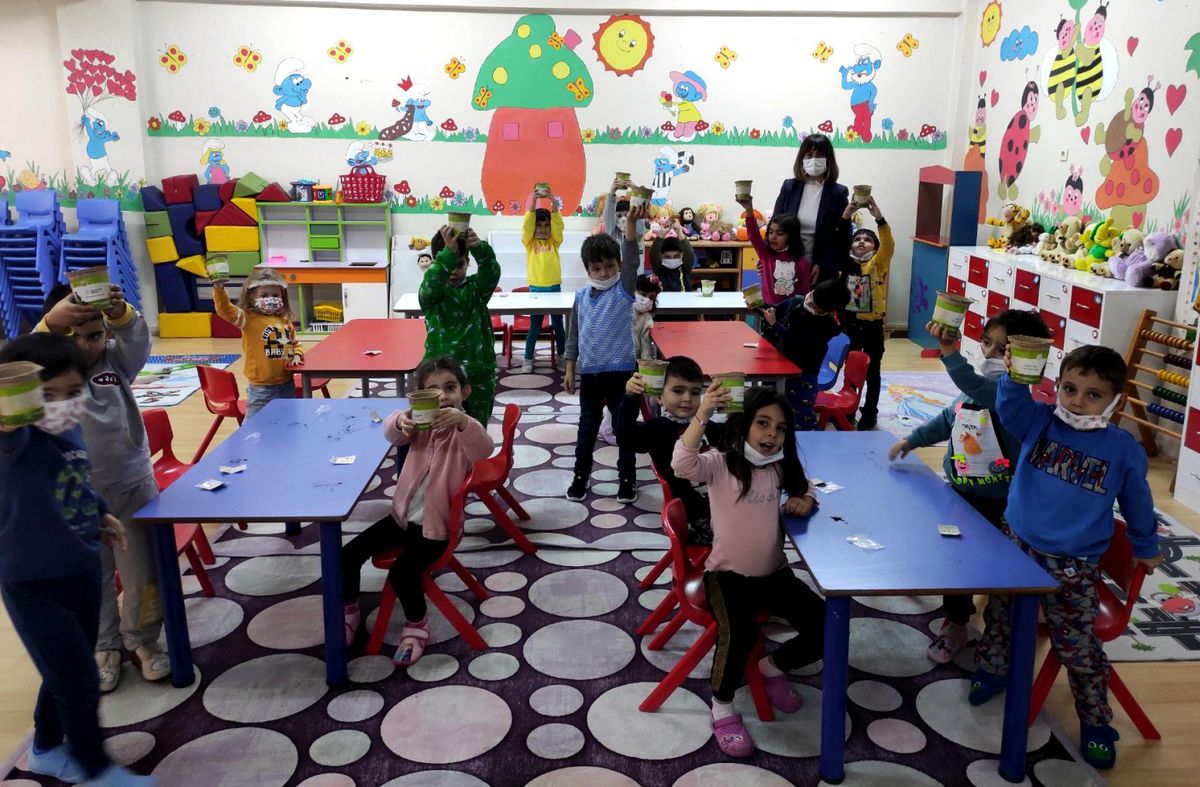Kırşehir\'de öğrencilere 1,2 ton ağaç tohumu dağıtıldı