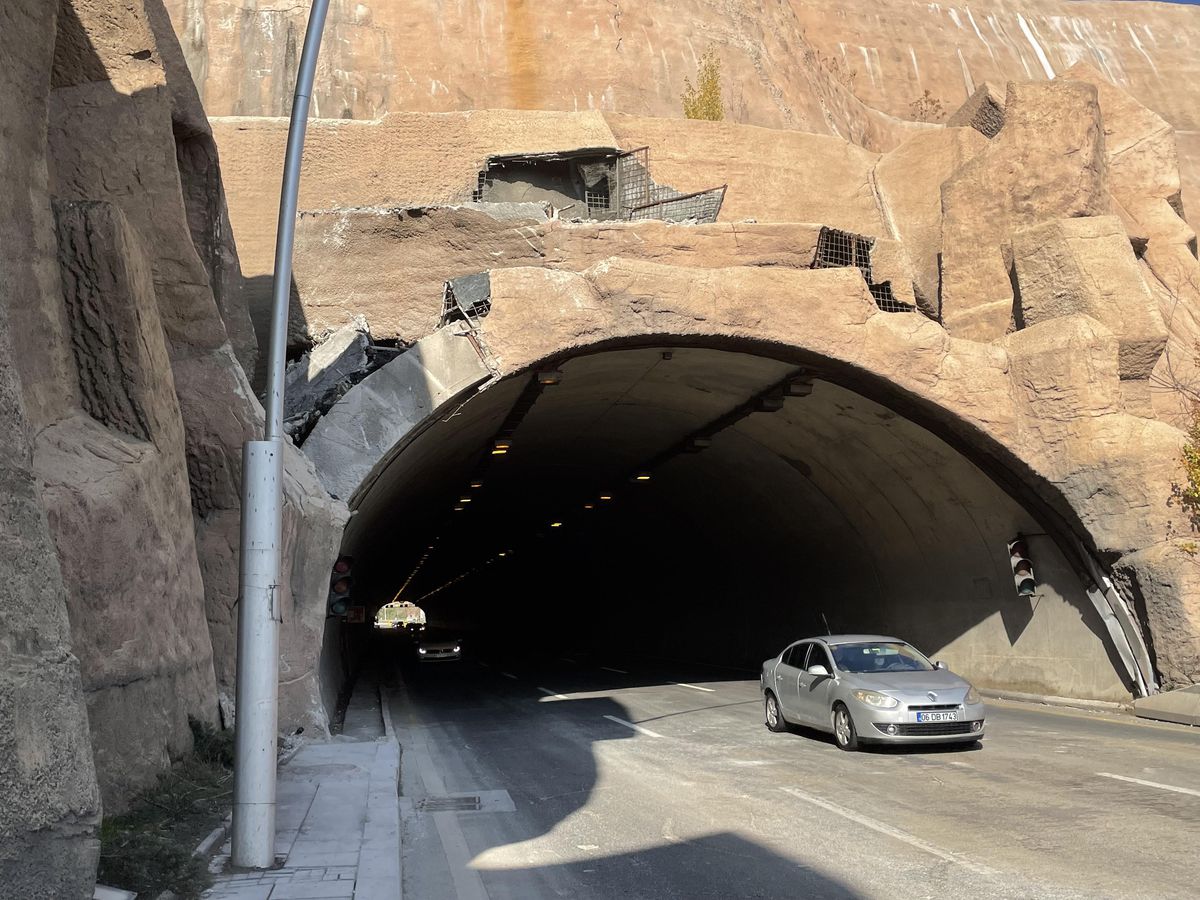 Kuzey Ankara Tüneli\'nde düşen kaya parçası için teknik inceleme başlatıldı