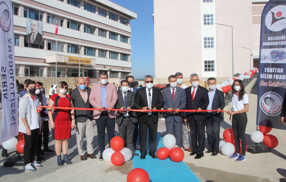 Lisede TÜBİTAK destekli bilim fuarı düzenlendi