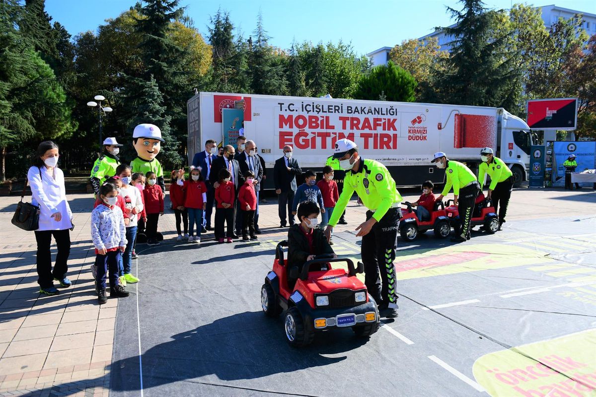 Mobil Eğitim Tırı Trabzon\'da