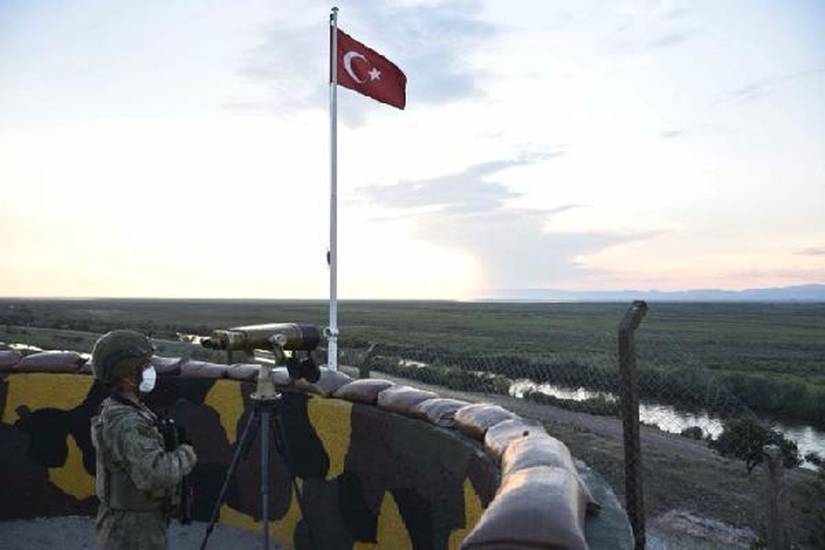 MSB: Yunanistan\'a geçmeye çalışan 4 FETÖ üyesi yakalandı
