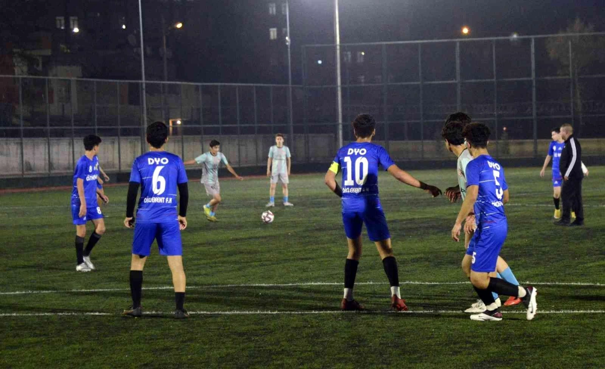 Uyanış Gençlik Futbol Turnuvası başladı