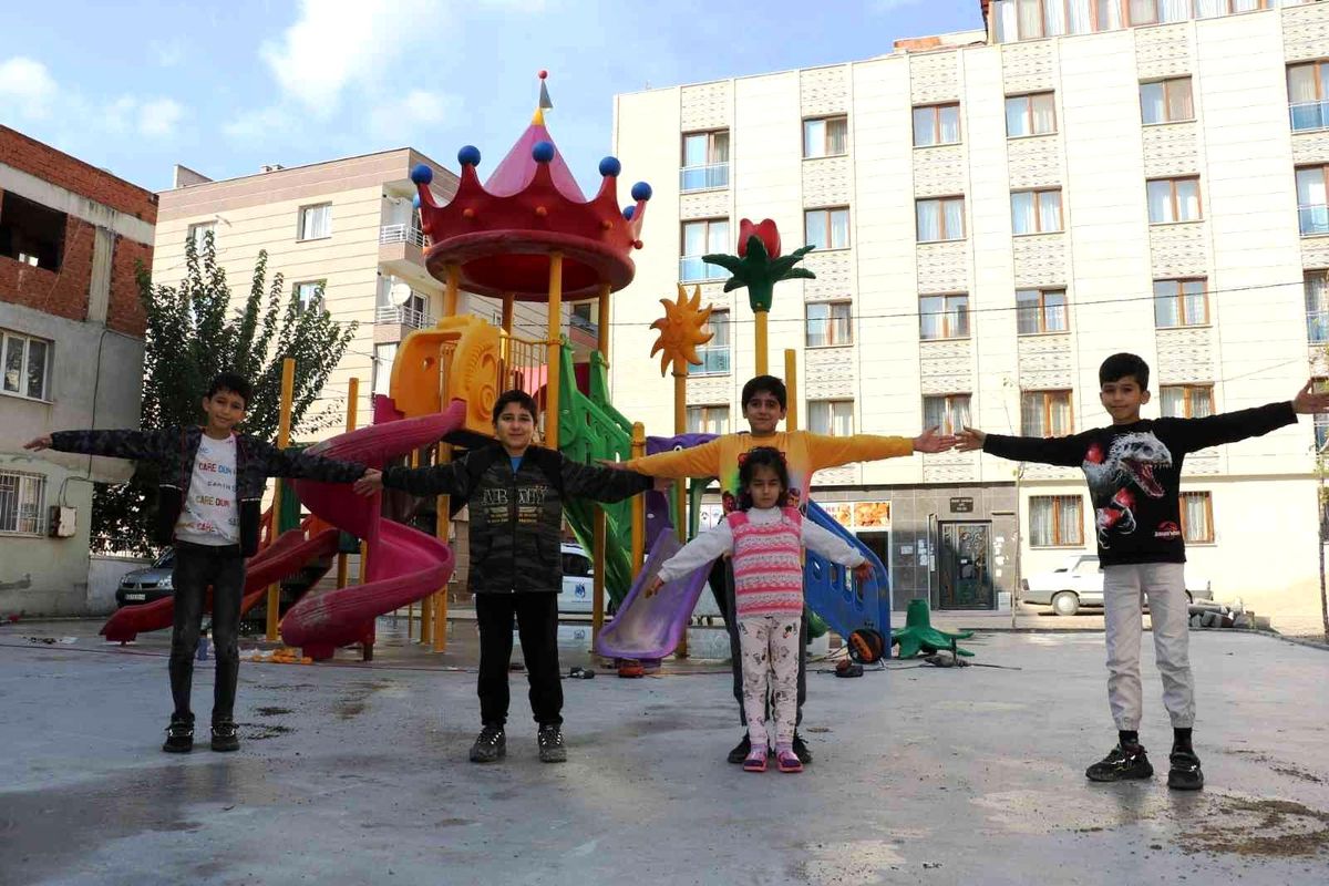 Yunusemre Belediyesinden Muradiye\'ye yeni park